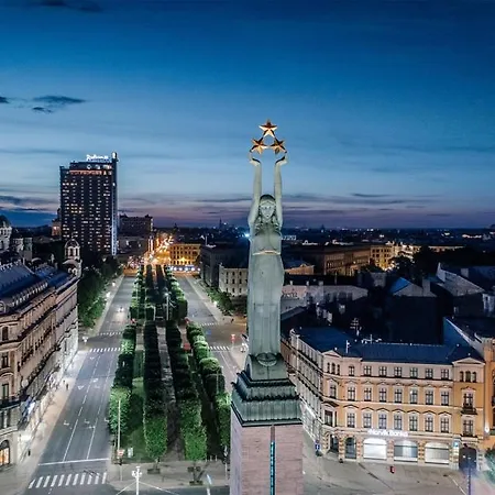 Fancy 2 Bed In Centre *