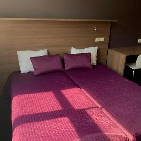 Fancy 2 Bed In Centre *