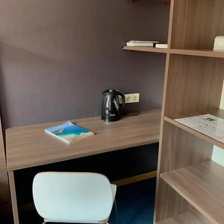Fancy 2 Bed In Centre Apartment *