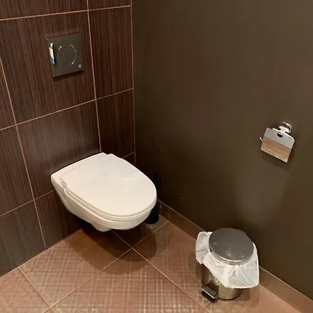 Fancy 2 Bed In Centre Apartment *