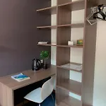 Fancy 2 Bed In Centre شقة *
