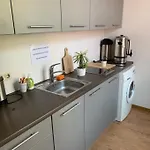 Fancy 2 Bed In Centre شقة *