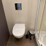 Fancy 2 Bed In Centre Lägenhet